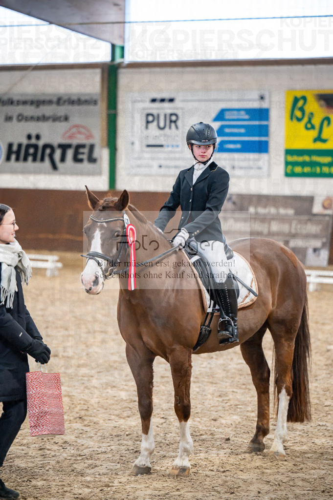 Hallenreittunier Voxtrup 2023 | Entdecke hochwertige Reitturnierfotos von Foto Oger. Professionell, emotional und authentisch – jetzt Lieblingsmomente im Shop bestellen.Deutschlandweite Turnierfotografie. - Realisiert mit Pictrs.com