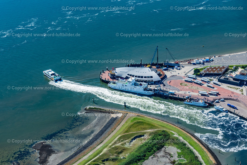 Norderney_Hafen_Adler_Jet_Katamaran_Fähranleger_ELS_6919050923 | NORDERNEY 05.09.2023 Fahrt eines Fähr- Katamaran Schiffes " Adler Jet " in den Hafen auf Norderney im Fährverkehr mit Helgoland im Bundesland Niedersachsen, Deutschland. // Trip of a ferry catamaran ship "Adler Jet" into the harbor on Norderney in ferry traffic with Heligoland in the state Lower Saxony, Germany. Foto: Martin Elsen