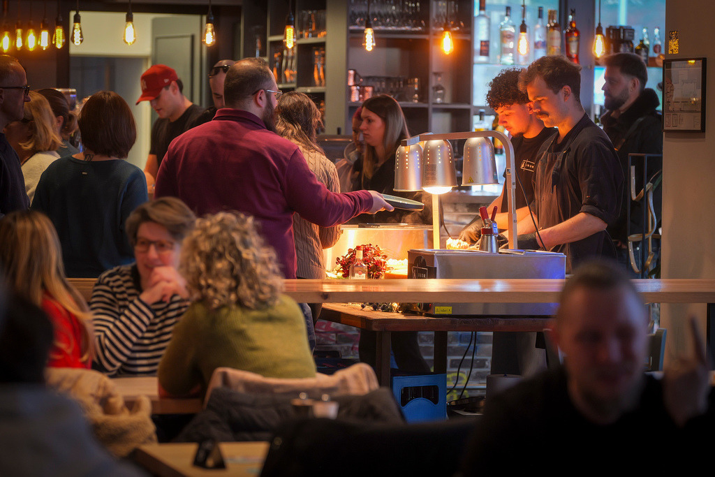 Brow | Leonberg - Im Brow am Bahnhof gibt es jeden Wonntag All You Can Eat Kässpätzle und Kaiserschmarrn - Realisiert mit Pictrs.com