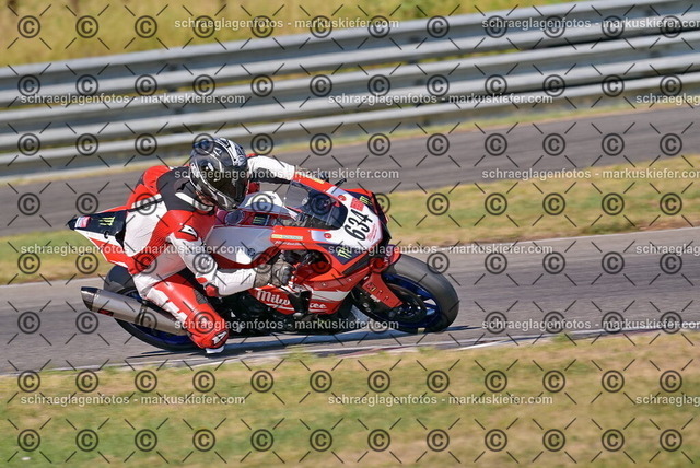26bt05-0103 | markuskiefer.com - Realisiert mit Pictrs.com