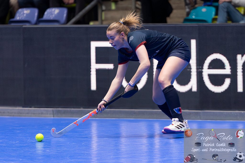 Volvo E.R.B. Final 4 Halbfinale Frauen: Der Club an der Alster - Berlienr HC, 25.01.2025 | Ida-Marie Köllinger (Berliner HC #24) am Ball, Freisteller, Portrait, Porträt, Der Club an der Alster - Berlienr HC, Frankfurt, Süwag Arena, 25.1.2025 - Realisiert mit Pictrs.com
