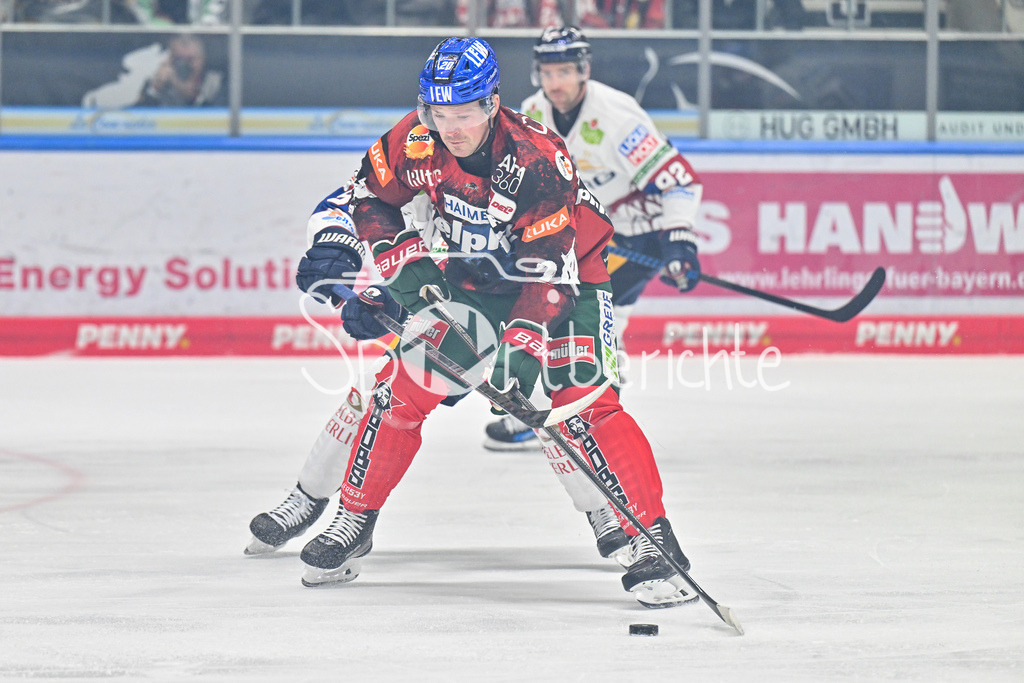 Augsburger Panther - Eisbären Berlin | Im Duell Gabriel FONTAINE (Eisbaeren Berlin #97) und Cody KUNYK (Augsburger Panther #20) / Zweikampf / DEL: Augsburger Panther - Eisbaeren Berlin, Curt Frenzel Stadion am 31.10.2024