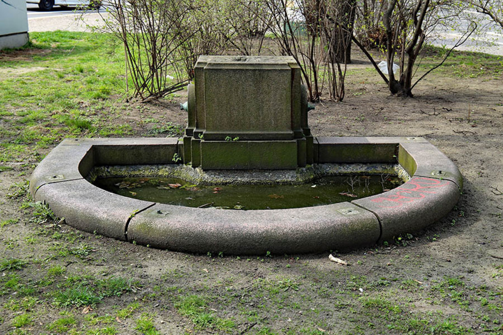 Foto: Leipzig - Rabensteinplatz | Das Team hinter BILDLEXIKON LEIPZIG bündelt historische wie aktuelle Informationen über die Stadt Leipzig in Text und Bild auf einer Plattform und stellt diese der interessierten Öffentlichkeit zur Verfügung.