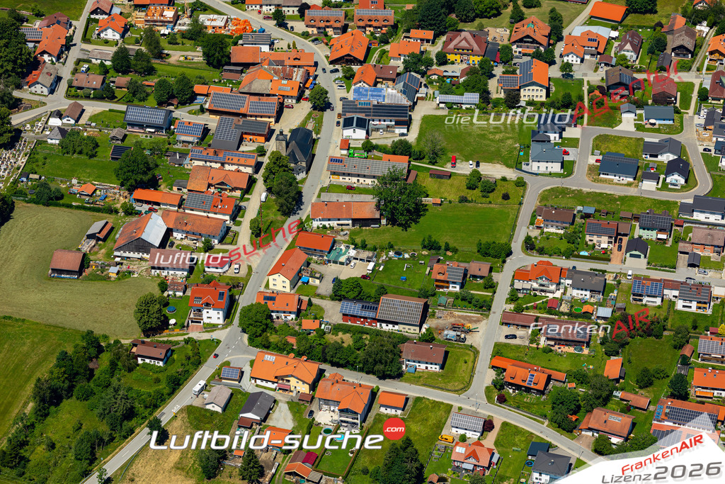 Das Luftbild der Stadt Zenting wurde 2022 vom Flugzeug heraus erstellt (keine Drohnen-Aufnahmen) Aufnahmehöhe ca.450 Meter- hohe Bildauflösung und Druck-Qualität. Garantiert!