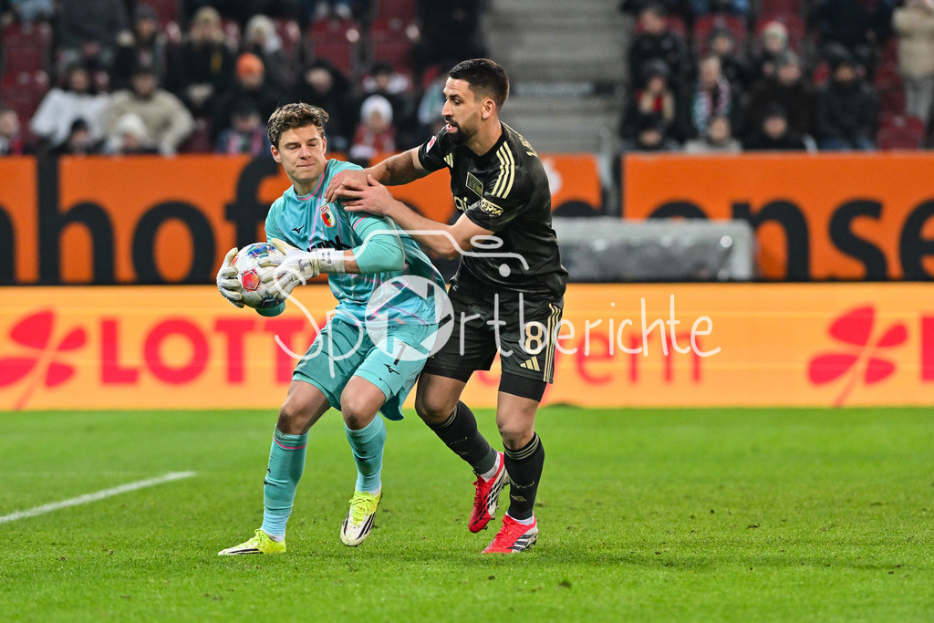FC Augsburg - 1. FC Union Berlin | AUGSBURG, GERMANY - 15. JANUARY: im Duell Finn DAHMEN (FC Augsburg 1) und Rani KHEDIRA (Union Berlin 8) während dem Bundesligamatch zwischen dem FC Augsburg und dem 1. FC Union Berlin am 17. Spieltag in der WWK-Arena / DFL REGULATIONS PROHIBIT ANY USE OF PHOTOGRAPHS AS IMAGE SEQUENCES AND/OR QUASI-VIDEO