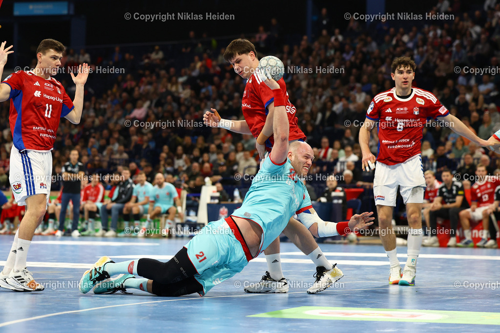 NH_HSVHamburg_MTMelsungen_HandballBundesliga_22022026 | #42 Jan Schmidt (Handball Sport Verein Hamburg), #21 Arnar Freyr Arnarsson (MT Melsungen)Handball I Herren I Bundesliga (Daikin HBL) I Saison 2025-2026 I 22. Spieltag I Handball Sport Verein Hamburg - MT Melsungen I 22.02.2026 I Barclays Arena