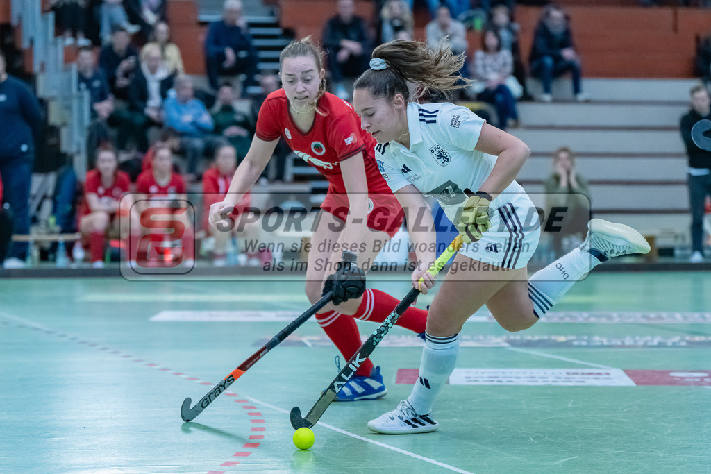 HK_20231217_107710 | 1. Bundesliga Damen Crefelder HC - Düsseldorfer HC  am 17.12.2023 Sporthalle Glockenspitz, Krefeld , Pia Lhotak ( Düsseldorfer HC #5 )