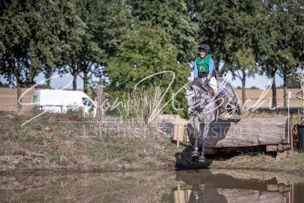 20260906-_3LI5397 | Tierfotografie Pferde, Hunde, Katzen, Haustiere.
Turnierfotografie Reitturniere, Reiten, Springreiten, Dressur in Hanau, dem Main-Kinzig-Kreis und dem Rhein-Main- Gebiet um Frankfurt