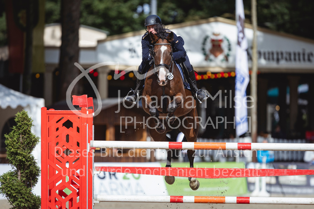 240915_OWLCh_MT-479 | Deine schönsten Turniermomente als professionelle Fotos! Entdecke hochwertige Pferdesport-Fotografie im Online-Shop. Jetzt Fotos finden & bestellen!