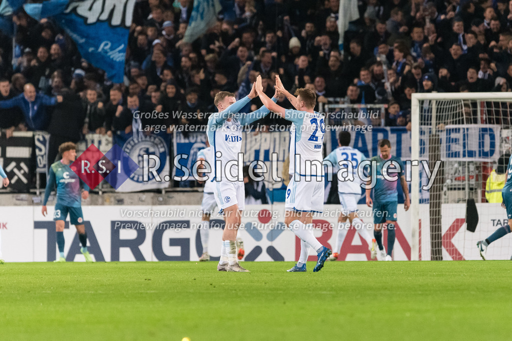 RS-1-019458 | Derry John Murkin (#5, S04), Tobias Mohr (#29, S04) - jubelnd nach dem 1:0