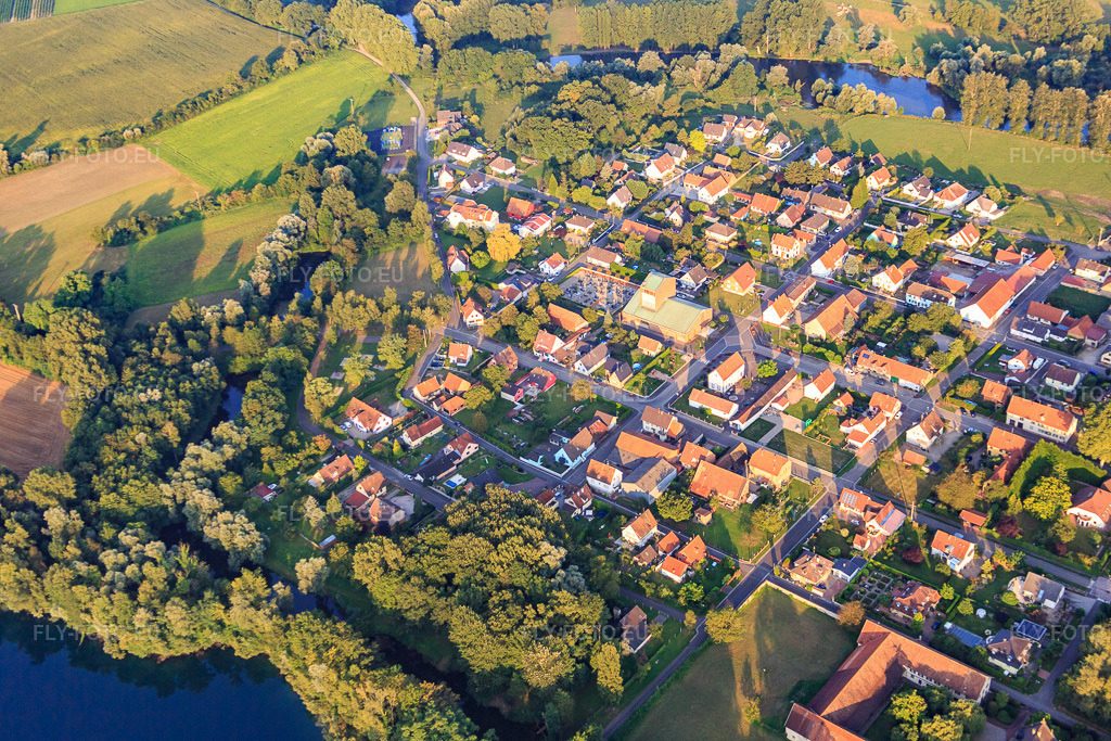 Vue aérienne: Église Saint-Louis de Fort-Louis à Fort-Louis dans le département Bas Rhin, France – .Photo: IMG_093099.jpg prise le 16/08/2016 par Werner Riehm/FLY-FOTO.eu – Résolution de l'original: 5472 x 3648 px – \xc3\x89glise Saint-Louis de Fort-Louis