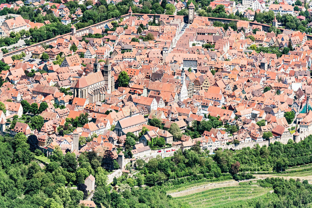dr__0029791.jpg | ROTHENBURG OB DER TAUBER 02.06.2019 Stadtansicht des Innenstadtbereiches in Rothenburg ob der Tauber im Bundesland Bayern, Deutschland. // City view on down town in Rothenburg ob der Tauber in the state Bavaria, Germany. Foto: Daniel Reiter