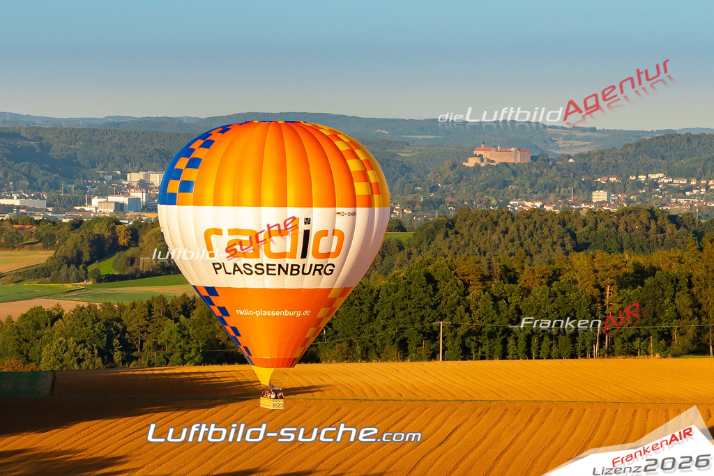 Das Luftbild zeigt : Ballon Plassenburg Kasendorf - Die Luftaufnahme wurde 2023 vom UL-Flugzeug aus erstellt ( keine Drohne ) - Hochauflösende Luftaufnahme - Für grossformatige Ausdrucke geeignet. Die Geschenkidee !Mit Lizenz und Bildrechte bestellbar