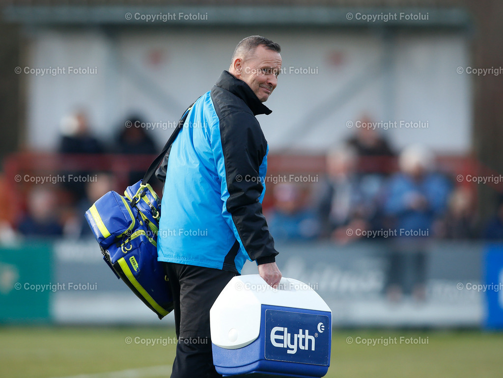 A_LUI_22032025_20 | SPORT,FUSSBALL,REGIONALLIGA MITTE ASKOE OEDT-HERTHA WELS 22.03.2025 IM BILD: MASSEUR FRITZ SCHLAGER (OEDT) FOTO:FOTOLUI