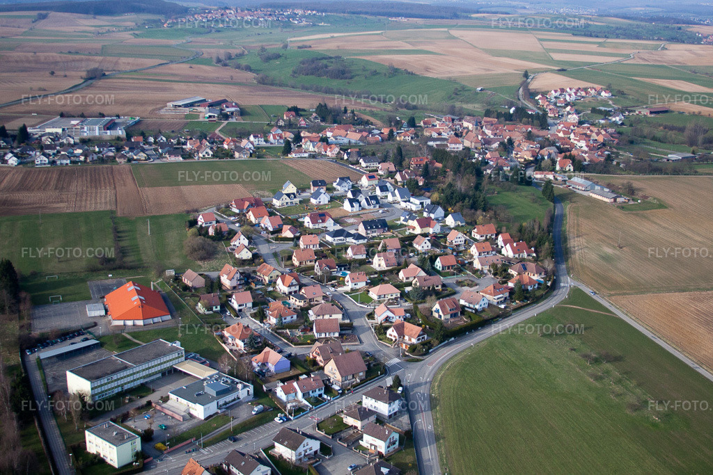 Aerial view: View of the town in Pfaffenhoffen in the state Bas-Rhin, France. – Photo: IMG_38652.jpg taken on 03/20/2011 by Werner Riehm/FLY-FOTO.com – Resolution of the original: 4752 x 3168 px