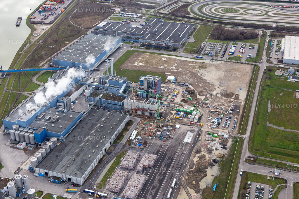 Luftbild: Neubau des Gas- Wasserstoff- Kraftwerks der Papierfabrik Palm GmbH & Co. KG im Ortsteil Industriegebiet Wörth-Oberwald. in Wörth am Rhein im Bundesland Rheinland-Pfalz in Deutschland. Foto: IMG_124234.jpg vom 04.02.2021 durch Werner Riehm/FLY-FOTO.de