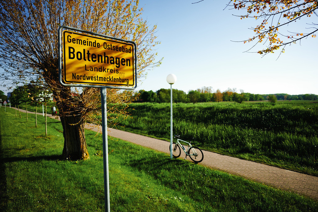 CS-240508-4773-1 | Ortsschild Boltenhagen