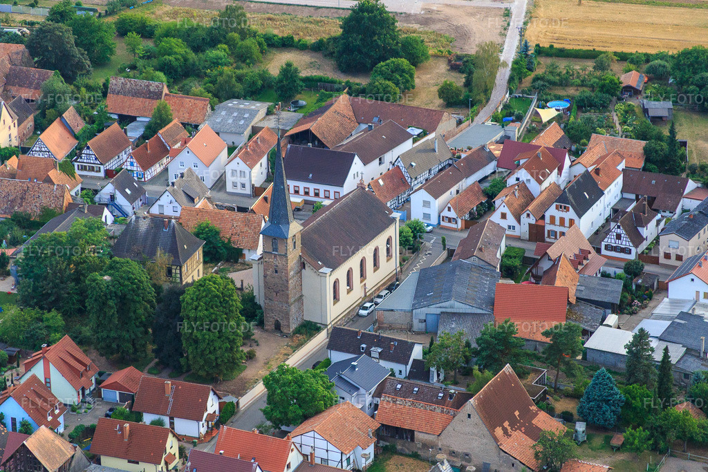 Luftbild: Kirchstr in Knittelsheim im Bundesland Rheinland-Pfalz in Deutschland. Foto: IMG_083687.jpg vom 24.07.2015 durch Werner Riehm/FLY-FOTO.de