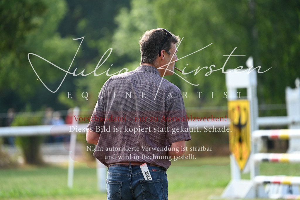 DSC_7627 | Pferde- und Turnierfotografie in Westsachsen. Pferdeportraits, Auftragszeichnungen und intuitive Kunst.