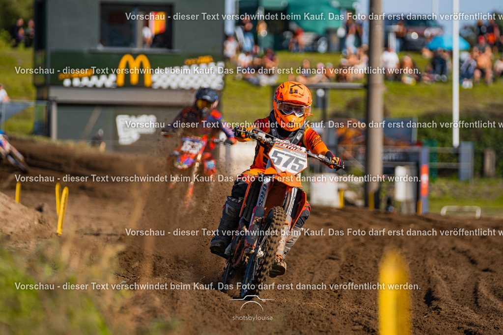 09_21_LM_Schenkenhorst-9399 | Sportfotografin aus Berlin-Brandenburg mit Fokus auf Motocross. Ich halte deine sportliche Leistung und echte Emotionen auf und neben der Strecke professionell fest. Entdecke die Fotos von deinem Rennen und bestelle sie direkt hier im Shop.