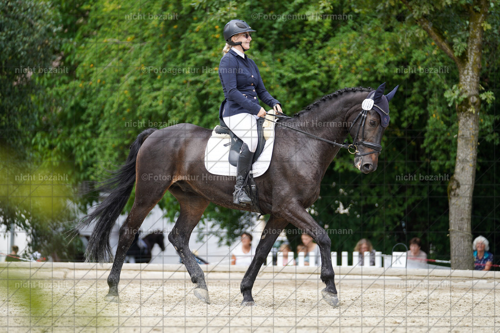 20230826-FAH05584 | Forstinning, 2023, Dressurturnier, Turniersportbilder, Turnierfotografen Bayern, Fotoagentur Herrmann, Reitsportfotografie, Turnierbilder