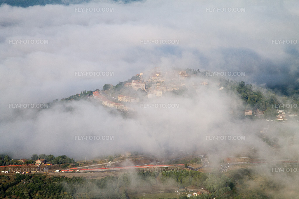 Aerial view: View of the town in Civitella Marittima in the state Tuscany, Italy. – Photo: IMG_43702.jpg taken on 07/28/2011 by Werner Riehm/FLY-FOTO.com – Resolution of the original: 4272 x 2848 px