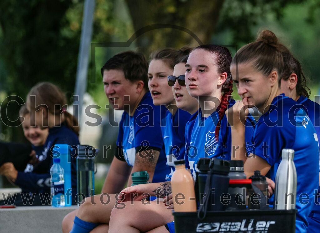 2023-09-03_003_Teamware_Cup_2023 | Oberding, Deutschland, 03.09.2023:
Fußball, TS Teamwear Cup 2023, Vorrunde, FC Schwaig gegen FC Langengeisling, Endergebnis: 

Foto: Christian Riedel / fotografie-riedel.net