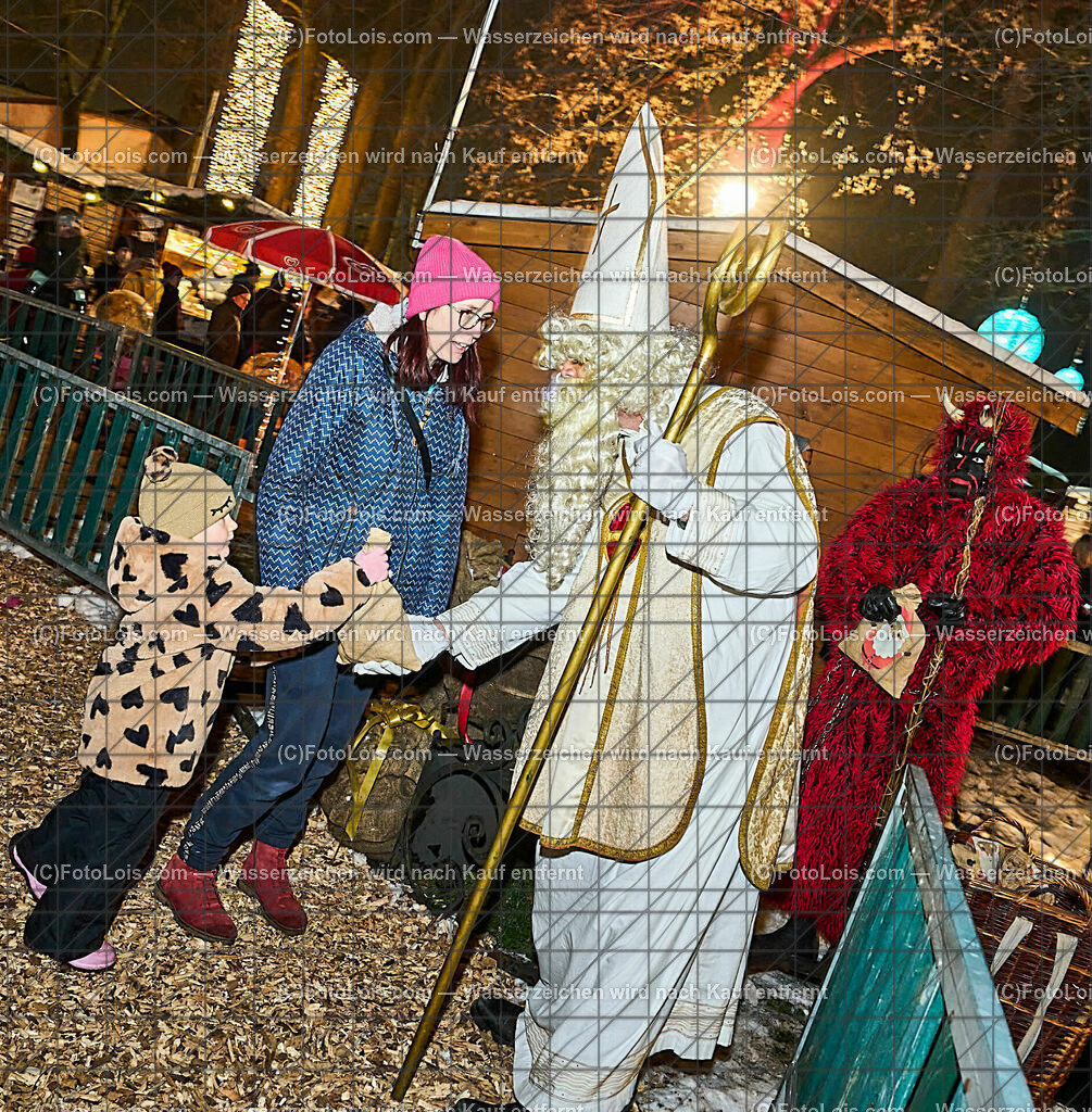ALP4897_Wieselburger Advent_NikolausAbend | (C)FotoLois.com, Alois Spandl, WIESELBURGER ADVENT, der Nikolaus kommt zu den Kindern und bringt Geschenke, Fr 8. Dez. 2023.