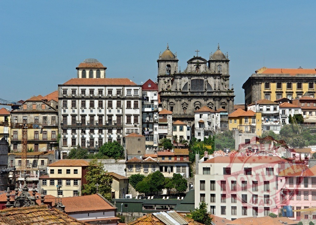 Porto panoramic cityscape featuring São Francisco church. Porto - Portugal | Porto city skyline showing traditional buildings and historic architecture under a clear sky - Realized with Pictrs.com