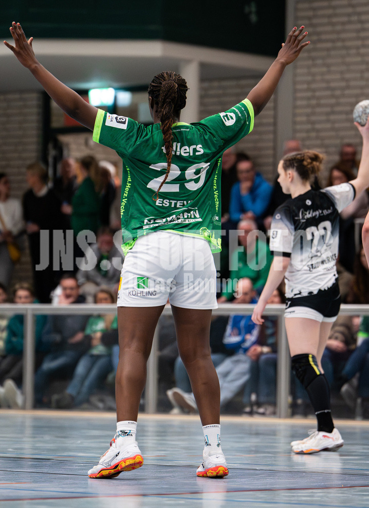 Handball I Frauen I Saison 2025-2026 I 3. Liga Staffel Nord I 13. Spieltag I SC SFN Vechta -Buxtehuder SV II-71 | Edna Esteves (29, SC SFN Vechta) - Realisiert mit Pictrs.com