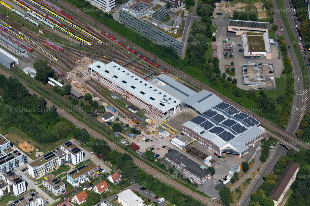 4033543 | FREIBURG IM BREISGAU 30.06.2020 Bahnbetriebswerk und Ausbesserungswerk, Wartung und Instandhaltung von Zügen in Freiburg im Breisgau im Bundesland Baden-Württemberg. // Railway depot and repair shop for maintenance and repair of trains in Freiburg im Breisgau in the state Baden-Wuerttemberg. Foto: Gerhard Launer