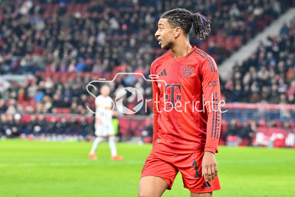 RB Salzburg - FC Bayern München | Im Bild Michael OLISE (FC Bayern Muenchen 17) / Freisteller / Einzelfoto / Testspiel: RB Salzburg - FC Bayern Muenchen, Red Bull Arena am 06.01.2025
