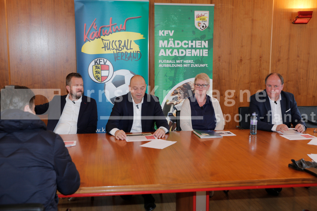 Pressekonferenz mit Mag. Thomas Jank, Tamara Krammer, Mag. Martin Mutz, Mag. Gerhard Engl | Kärntner Fußballverband , Pressekonferenz mit Mag. Thomas Jank, Tamara Krammer, Mag. Martin Mutz, Mag. Gerhard Engl,  KFV Hauptsitz, Klagenfurt , Austria. Photo: Ernst Krawagner - Realisiert mit Pictrs.com