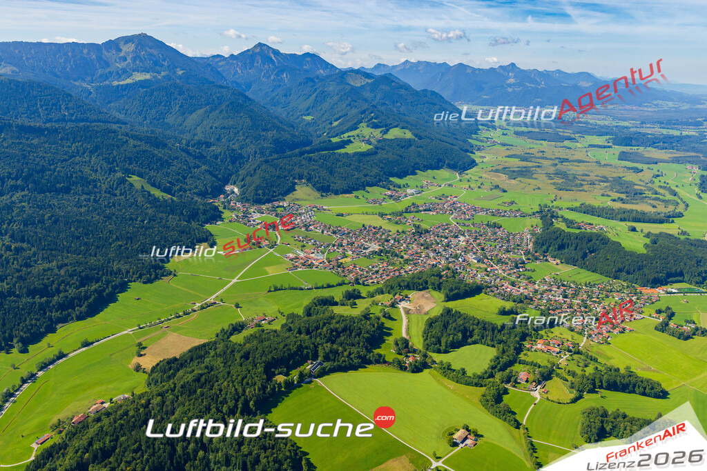 Luftaufnahme von  Bergen - Die Luftaufnahme wurde 2025 vom UL-Flugzeug heraus erstellt ( keine Drohne ) - Hochauflösende Luftaufnahme - für professionelle Ausdrucke geeignet. Die Geschenkidee !Mit Lizenz und Bildrechte bestellbar