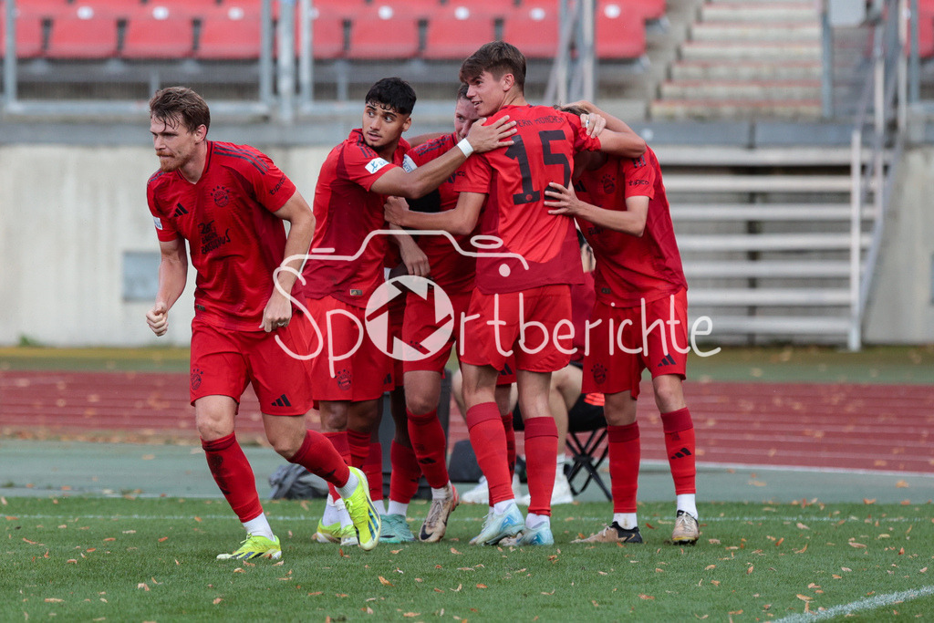 1. FC Nürnberg II - FC Bayern Amateure | Jubel nach dem Treffer zum 1-1 durch Timo Kern (FCB #10) / Treffer / Freude / Torschuezte
