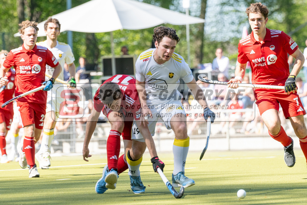 SFE_20250412_0114 | Köln, Deutschland, 12.04.2025:  Hockey 1. Bundesliga Herren Rot-Weiss Köln - Harvestehuder THC im KTHC Stadion Rot-Weiss Köln Tennis and Hockey Club am 12.04.2025 in Köln, Deutschland. (Foto von Stephan Fehrmann)Köln, Germany, 12.04.2025: Hockey 1. Bundesliga Herren Rot-Weiss Köln - Harvestehuder THC in KTHC Stadion Rot-Weiss Köln Tennis and Hockey Club at 12.04.2025 in Köln, Deutschland. (Foto from Stephan Fehrmann)