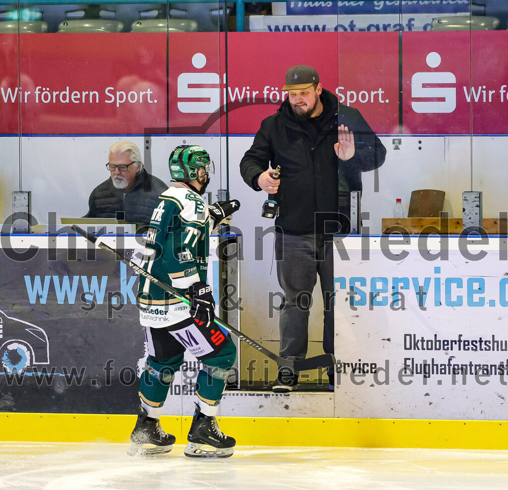 2026-01-06_084_TSV_Erding_gegen_EV_Lindau_Islanders | Erding, Deutschland, 06.01.2026:Eishockey, Oberliga Süd 2025 / 2026, 35. Spieltag, TSV Erding gegen EV Lindau Islanders, Endergebnis: 2:5Philipp Michl (Erding Gladiators, #77)Foto: Christian Riedel / fotografie-riedel.net