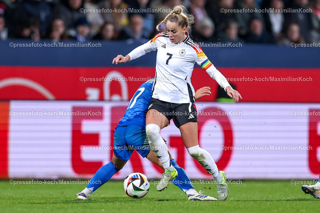 DFB0212240114202259 | 02.12.2024, Fußball Länderspiel Frauen, Deutschland - Italien, Vonovia-Ruhrstadion Bochum, Saison 2024 2025: Giulia Gwinn (GER #7)DFB regulations prohibit any use of photographs as image sequences and or quasi-video.