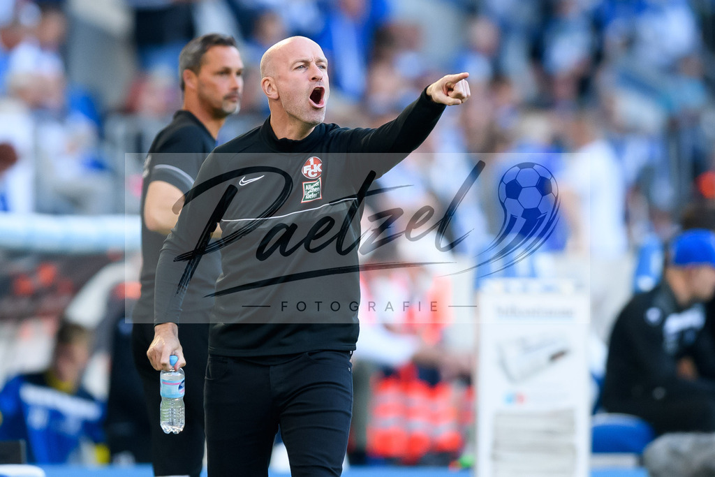 FCMFCK20210904_035 | Fussball, Herren: Trainer Marco Antwerpen (1. FC Kaiserslautern) gestikuliert beim Spiel der 3. Liga zwischen 1. FC Magdeburg und 1. FC Kaiserslautern in der MDCC-Arena am 04.09.2021 in Magdeburg, Deutschland.DFB / DFL REGULATIONS PROHIBIT ANY USE OF PHOTOGRAPHS AS IMAGE SEQUENCES AND/OR QUASI-VIDEO. - Realisiert mit Pictrs.com