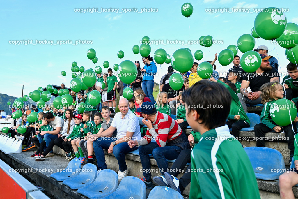 SV Feldkirchen vs. Atus Ferlach 5.5.2023 | Luftballon Aktion SV Feldkirchen, SV Feldkirchen Fans