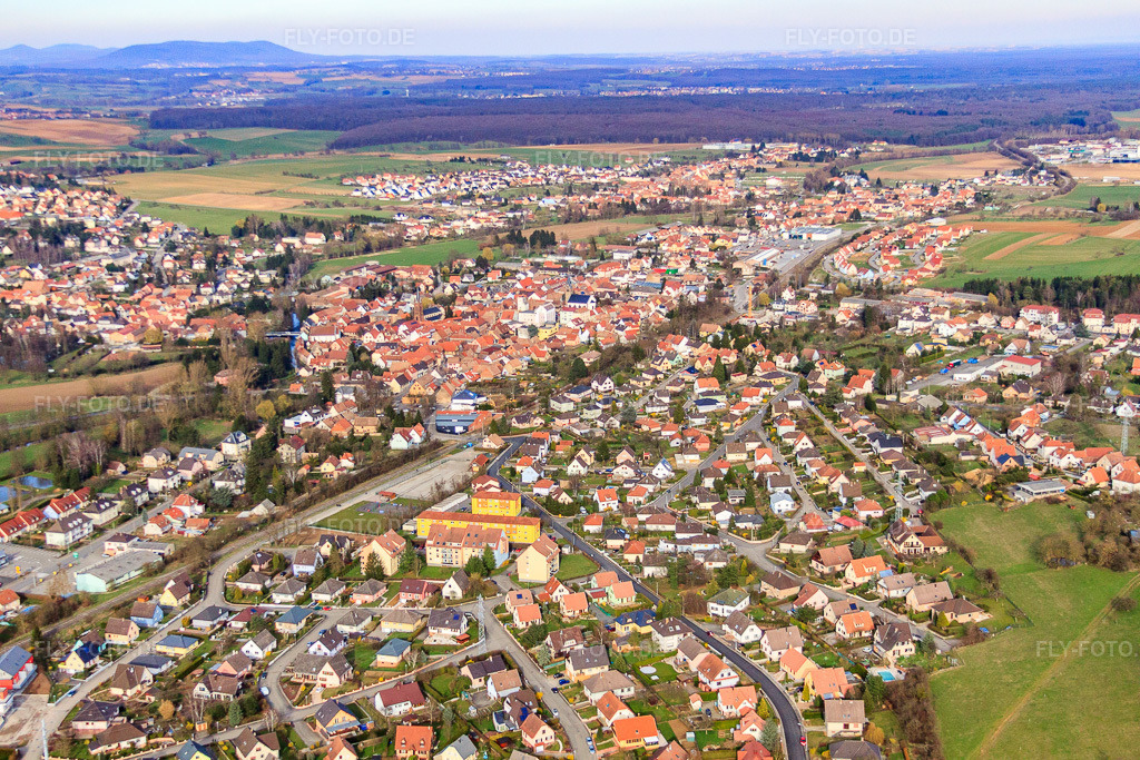 Luftbild: Ortsansicht von Südwesten in Val-de-Moder im Bundesland Bas-Rhin in Frankreich. – Foto: IMG_38632.jpg vom 20.03.2011 durch Werner Riehm/FLY-FOTO.de – Auflösung des Originals: 4752 x 3168 px