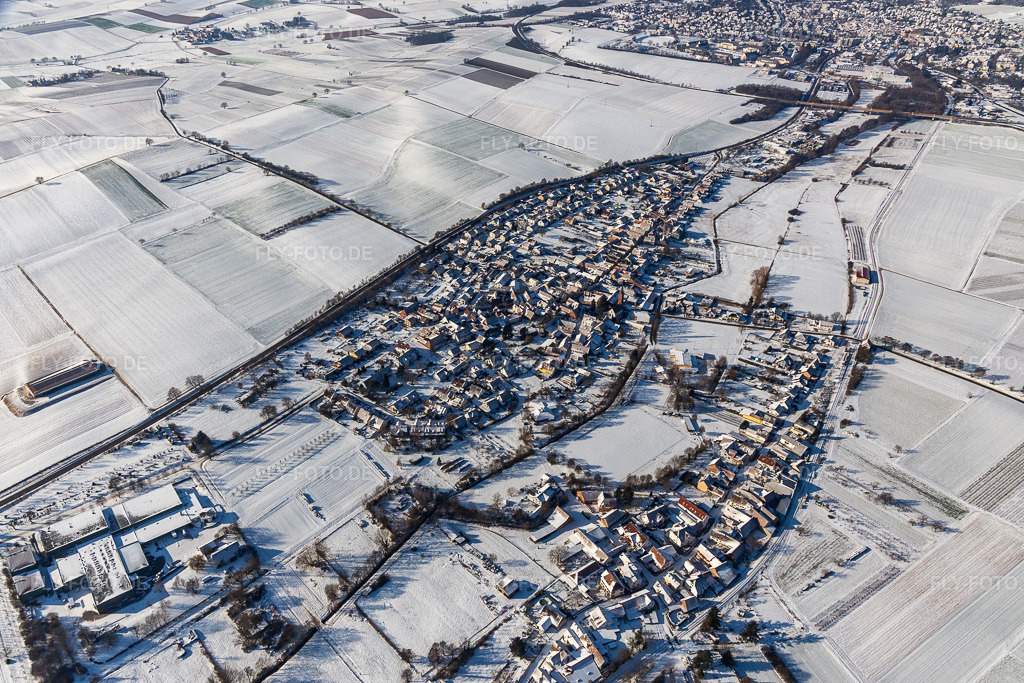 Luftbild: Winterlich schneebedeckte Niederhorbach im Ortsteil Drusweiler in Kapellen-Drusweiler im Bundesland Rheinland-Pfalz in Deutschland. Foto: IMG_124334.jpg vom 11.02.2021 durch Werner Riehm/FLY-FOTO.de