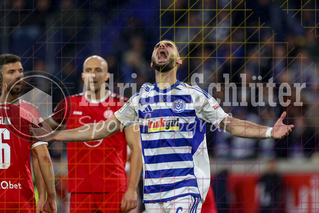 MSV Duisburg vs Rot-Weiss Essen - 3. Liga | Duisburg, Deutschland, 26.10.25:   Rasim Bulic (MSV Duisburg) ist enttäuscht waehrend des Spiels der 3. Liga MSV Duisburg vs Rot-Weiss Essen in der schauinsland-reisen-arena(Foto von Brauer-Fotoagentur / Adrian Schlueter)