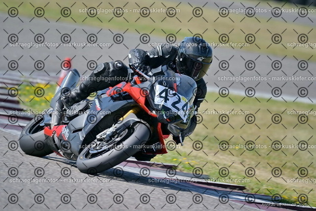 26BT02-0499 | markuskiefer.com - Realisiert mit Pictrs.com