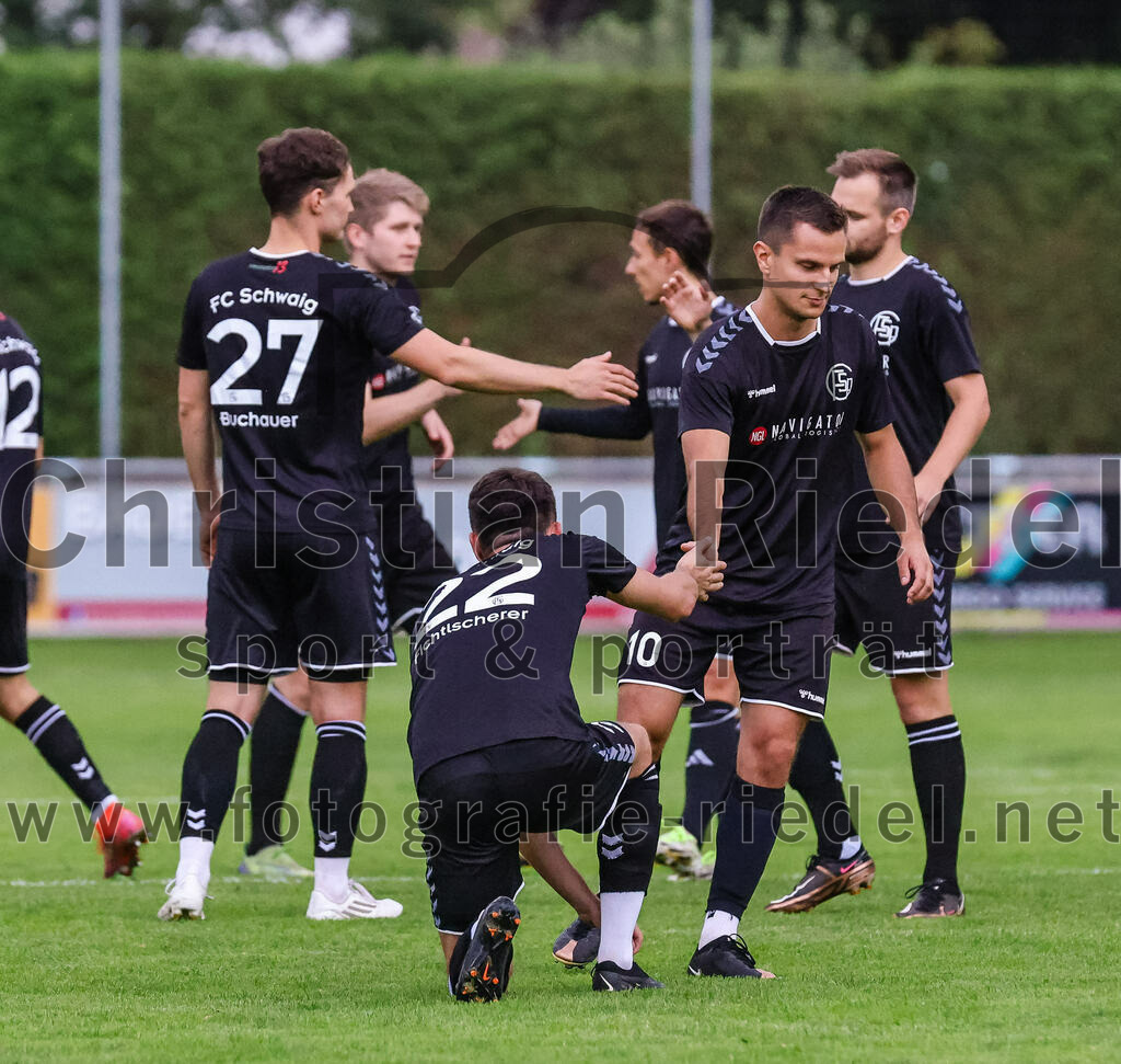 2023-08-09_012_FC_Schwaig_gegen_TuS_Geretsried | Deutschland, 09.08.2023:
Fußball, Landesliga Südost 2023 / 2024, 5. Spieltag, FC Schwaig gegen TuS Geretsried, Endergebnis: 4:1

Daniel Fichtlscherer (FC Schwaig, #22), Vincent Sommer (FC Schwaig, #10)

Foto: Christian Riedel / fotografie-riedel.net