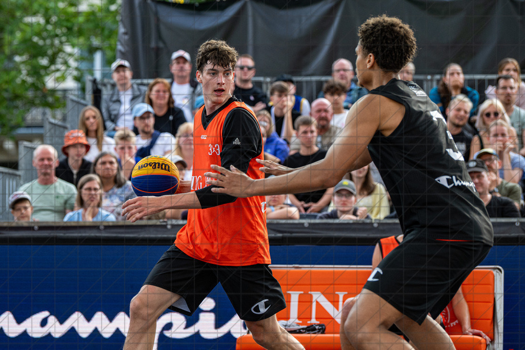 DIE FINALS 2025 | Dt. Meisterschaft 3x3   | Spiel um Platz 3. Der Stamm (orange) vs. Der Stamm underdogs (black) //  02.08.25: DIE FINALS 2025 | Dt. Meisterschaft 3x3   / Dresden / Deutschland  //   CREDIT:www.bullenfotos.de, Martin König, Hörner Weg 40, D-49078 Osnabrück, +4917663732967 // Nutzung und Weitergabe nur zu den vereinbarten Zwecken. Presseanfragen an Ersteller. Alle Rechte beim Ersteller. Honorierung nach MFM. - Realisiert mit Pictrs.com
