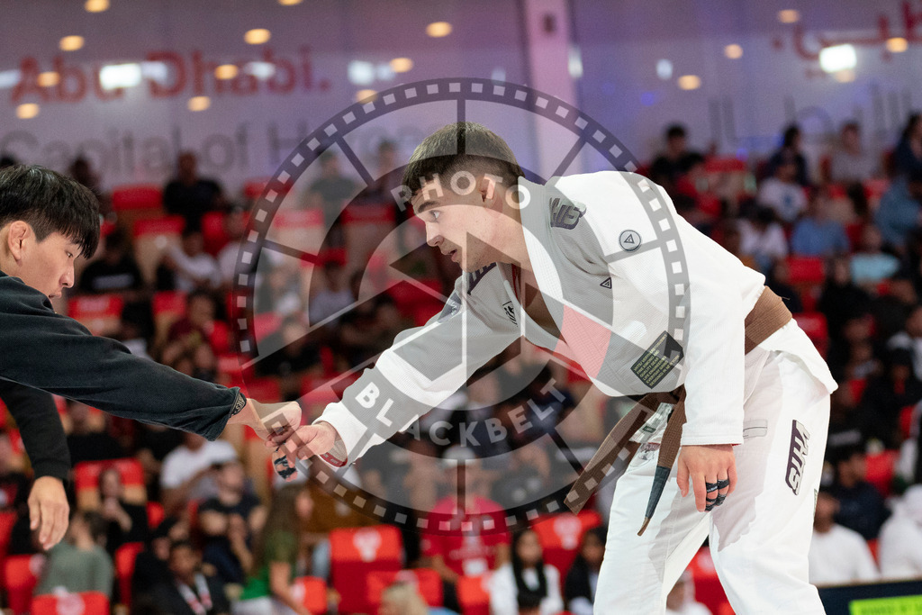 20231109PBB5771 | Fighters compete during the AJP World Professional Championship in the Mubadala Arena in Abu Dhabi, Arab United Emirates, on November 9, 2023.