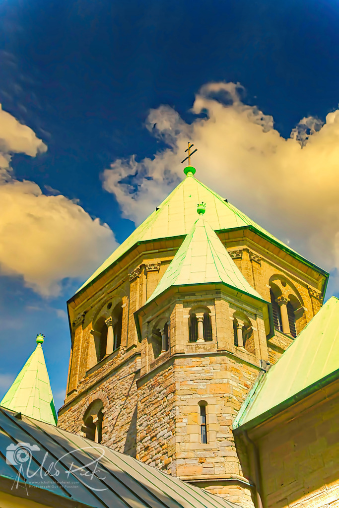 Unter den Wolken | Entdecken Sie Fotografie aus Leidenschaft: Auftragsfotografie, HD-Fotos, Geschenkartikel aus Ihren Bildern und vieles mehr. Beauftragen Sie uns für besondere Momente!