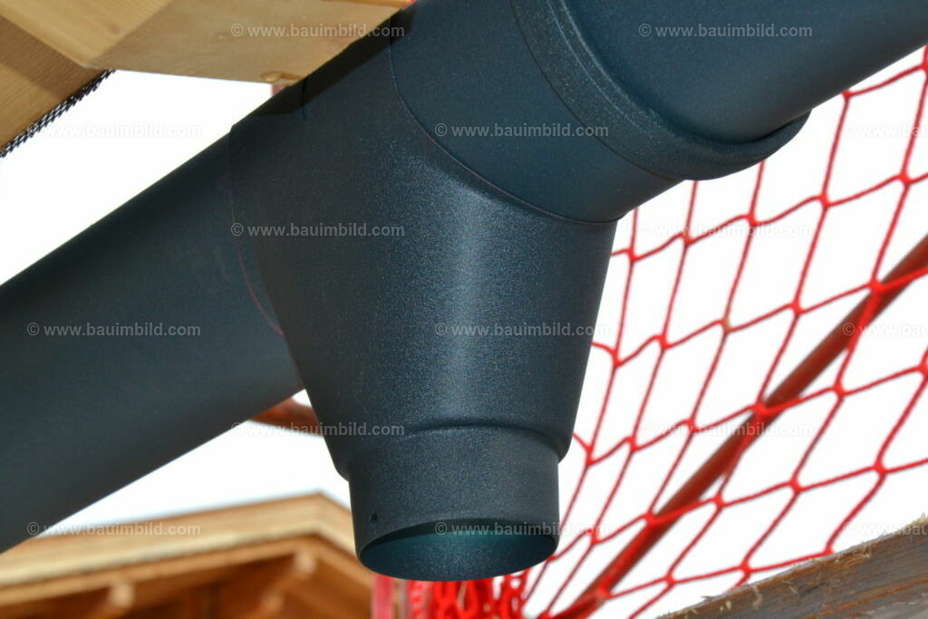 bib-lg11-spenglerarbeiten-0105 | Nach LV-Leistungsgruppen sortierte Detailfotos über den Bau eines Hauses. Alle Hausbau-Bilder direkt vom Urheber und Autor der Website Haus-Selber-Bauen.com