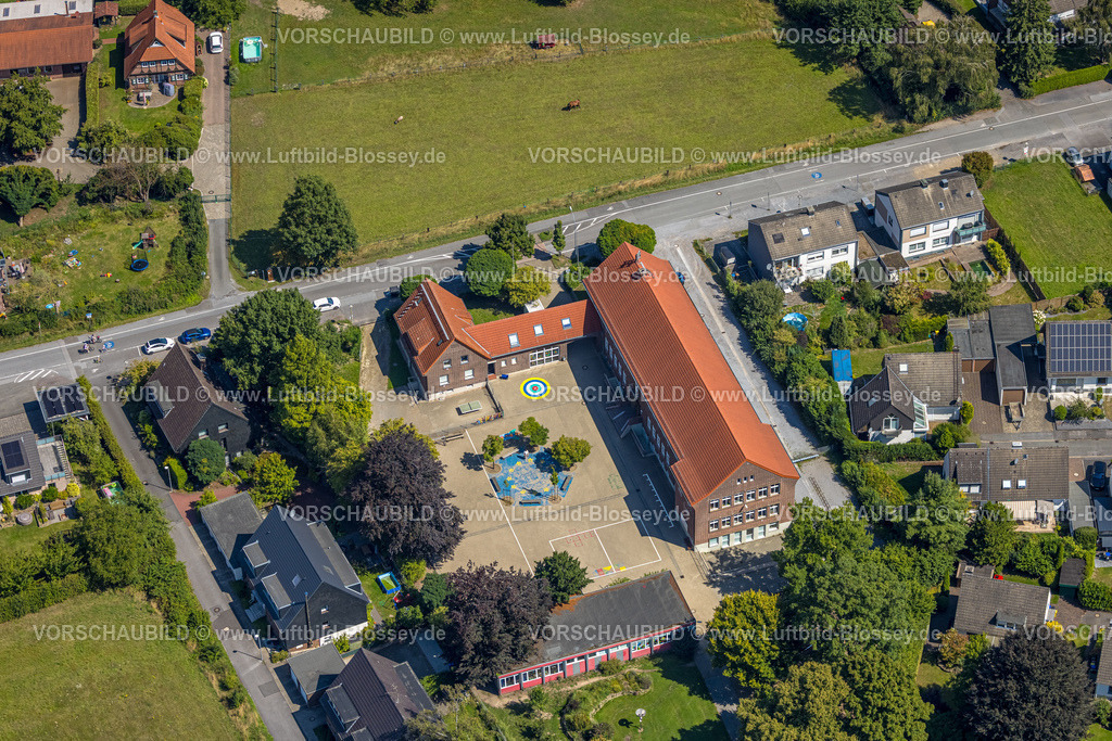 Bottrop250801690Kirchhellen | Luftbild, Gregorschule Grundschule mit Schulhof und Baumsitzgruppe, Kirchhellen, Bottrop, Ruhrgebiet, Nordrhein-Westfalen, Deutschland